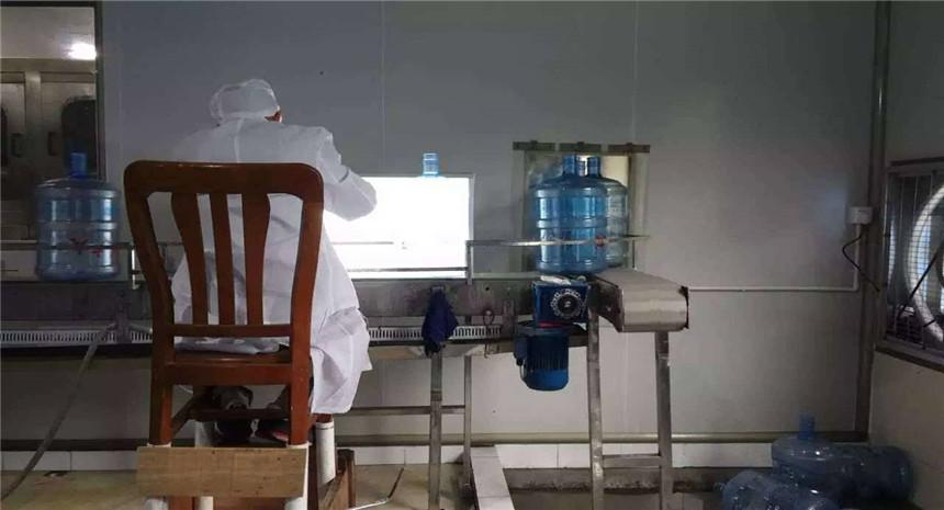 桶装水生产设备展示-西宁可可山泉饮用水有限公司